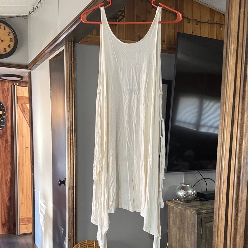Elegant White Sleeveless Blouse